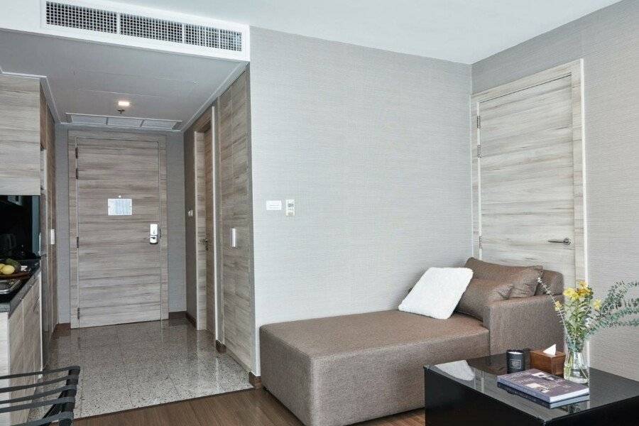 Adelphi Suites Bangkok - SHA Extra Plus hotel bedroom