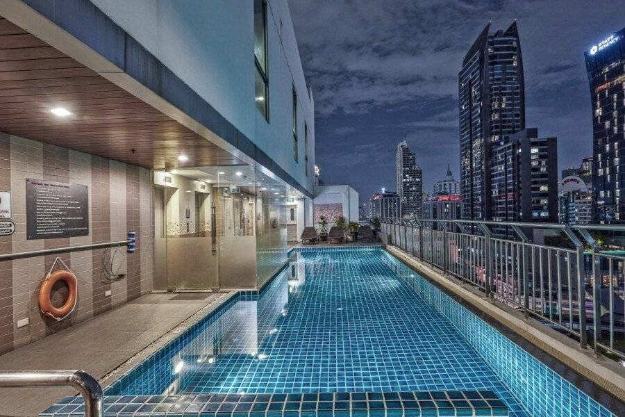 Adelphi Suites Bangkok - SHA Extra Plus rooftop pool