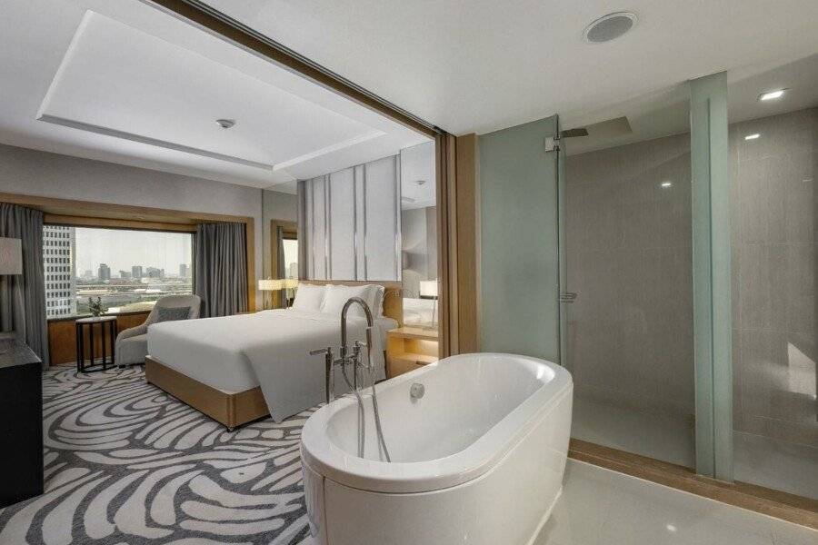 Centara Grand at Central Plaza Ladprao hotel bedroom,bathtub,ocean view