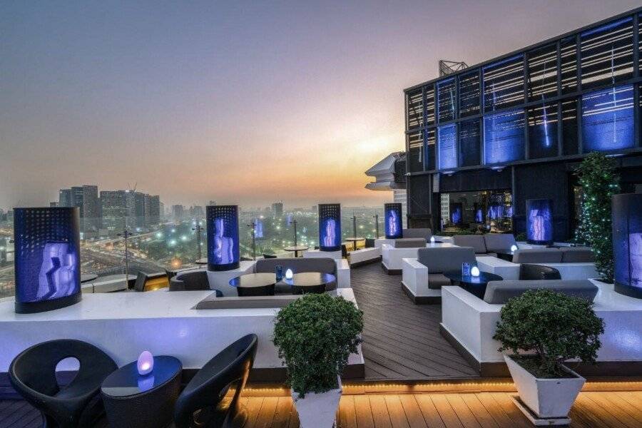 Centara Grand at Central Plaza Ladprao rooftop pool,bar,ocean view