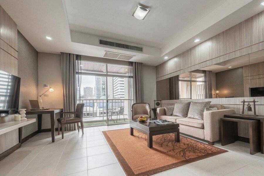 Grand Mercure Bangkok Asoke Residence hotel bedroom,balcony