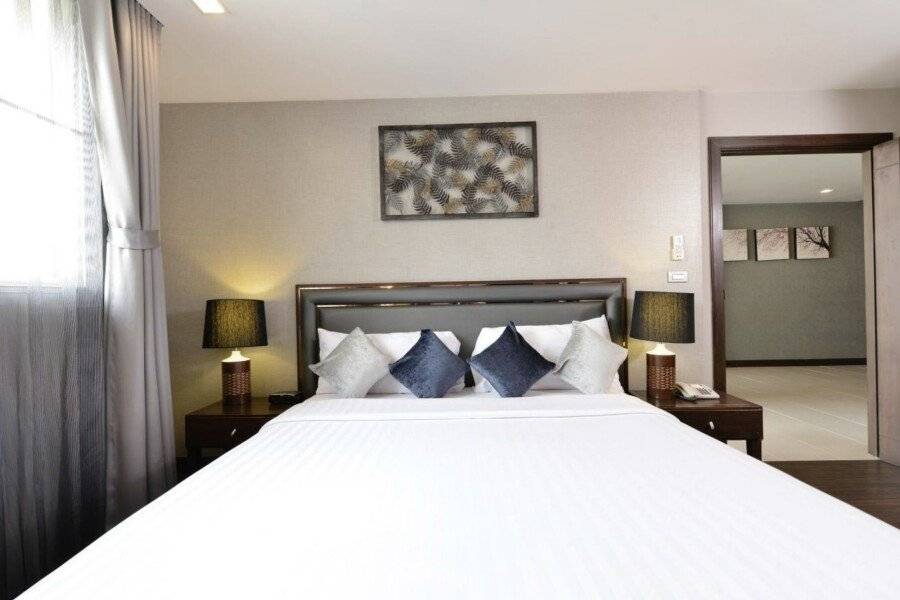 Grand Mercure Bangkok Asoke Residence hotel bedroom