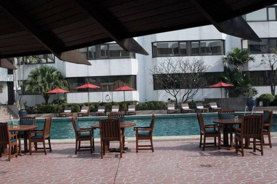 Amari Don Muang Airport outdoor pool,restaurant