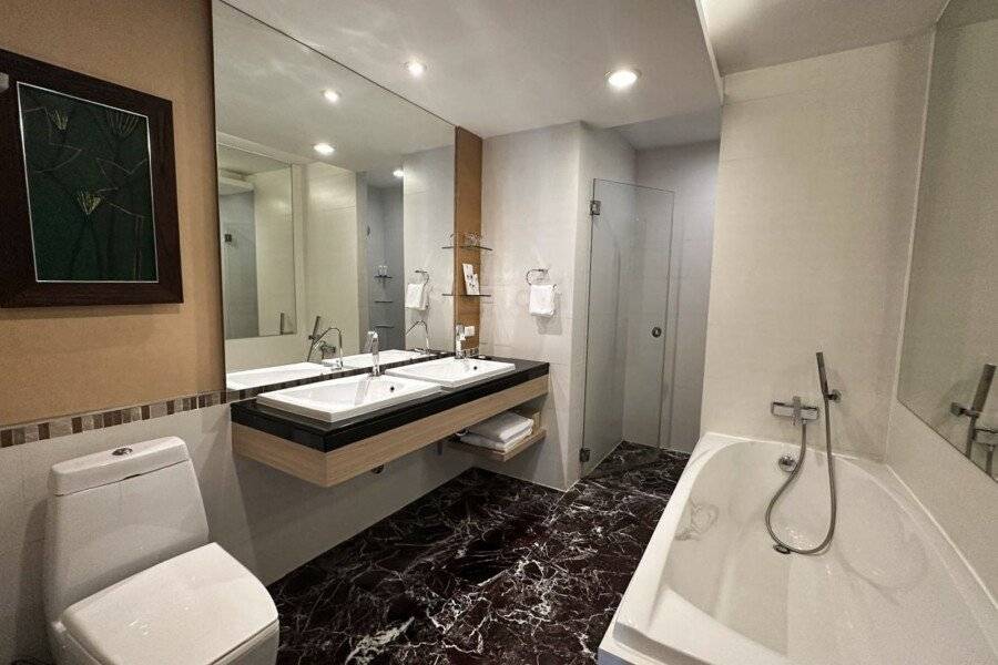 Urbana Sathorn Hotel bathtub