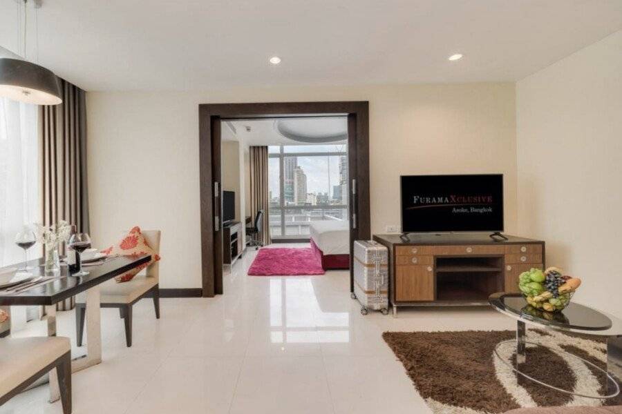 FuramaXclusive Asoke hotel bedroom,balcony