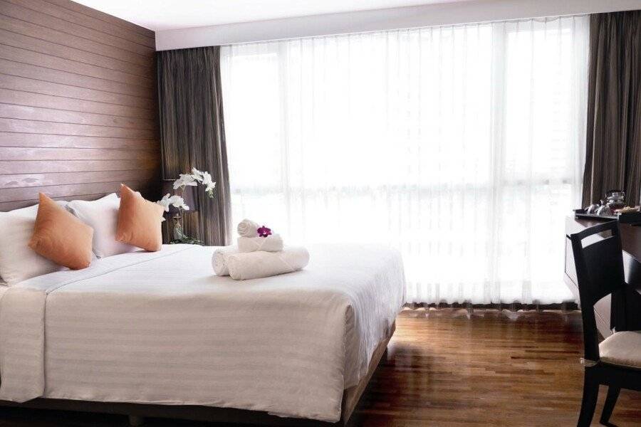 FuramaXclusive Sathorn hotel bedroom