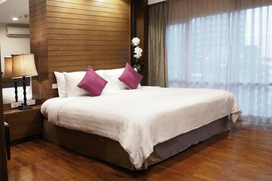 FuramaXclusive Sathorn hotel bedroom