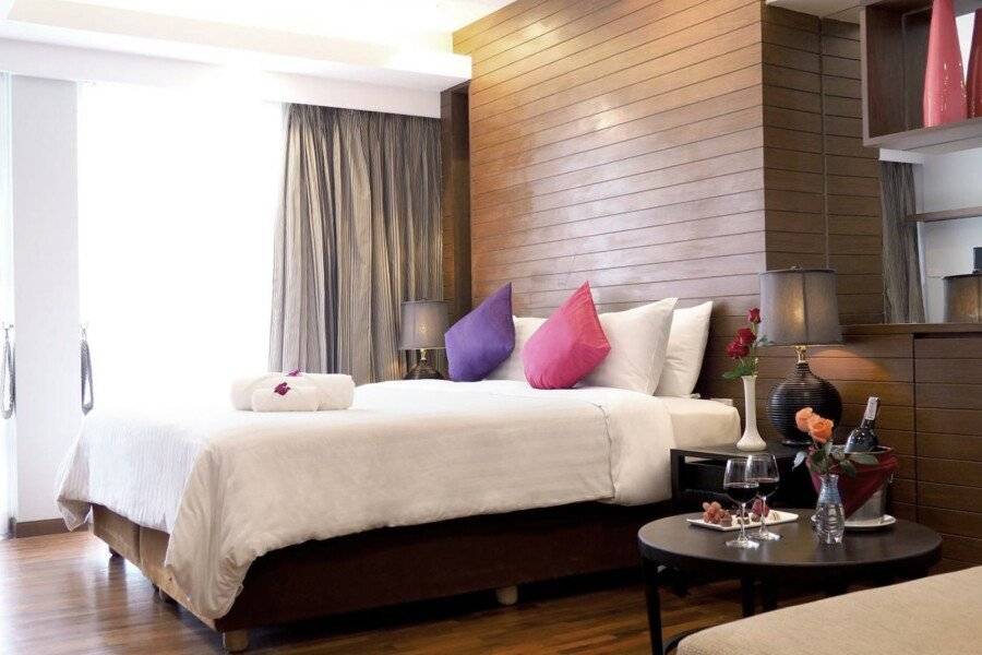 FuramaXclusive Sathorn hotel bedroom