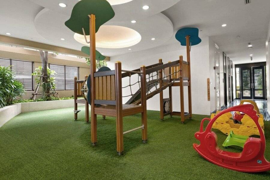 Grande Centre Point Hotel Ratchadamri kids play area