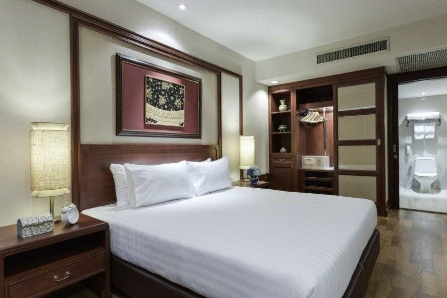 Centre Point Sukhumvit Thong-Lo hotel bedroom