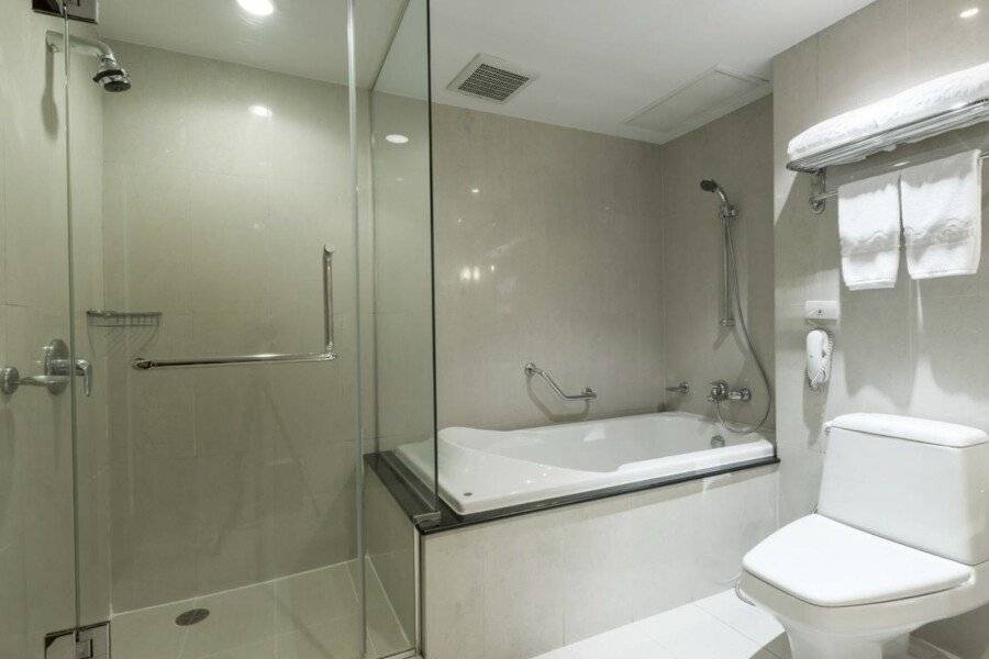 Centre Point Sukhumvit Thong-Lo bathtub