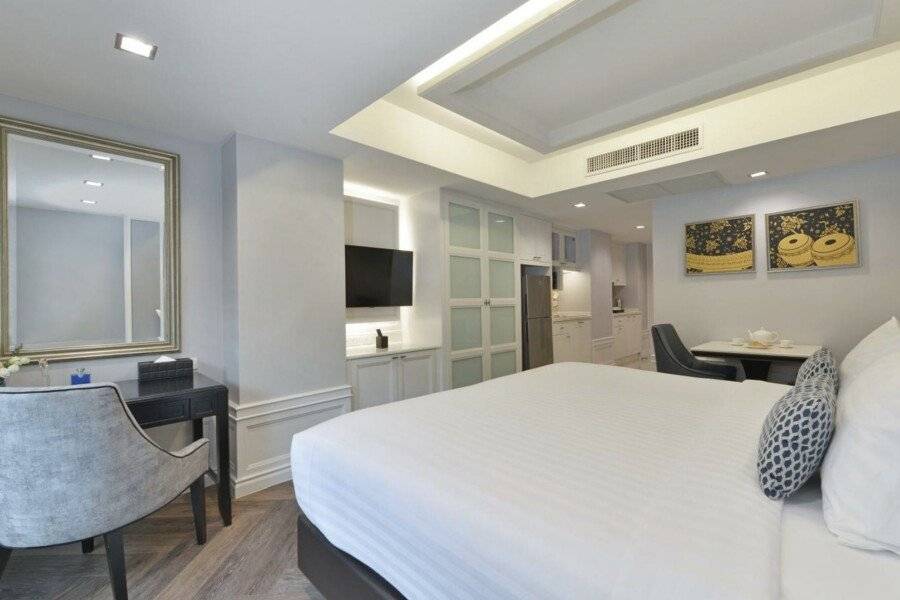 Centre Point Sukhumvit Thong-Lo hotel bedroom