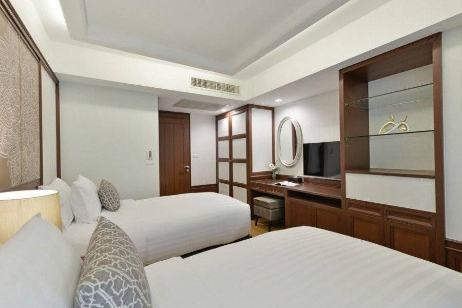 Centre Point Sukhumvit Thong-Lo hotel bedroom