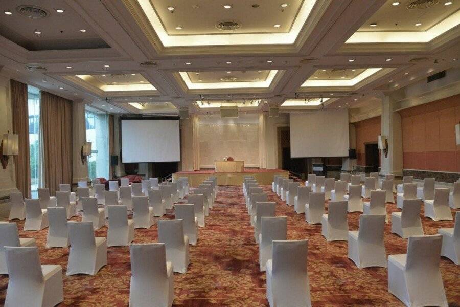 Rama Gardens Hotel Bangkok - SHA Plus Certified conference room