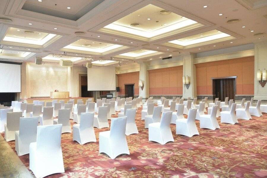 Rama Gardens Hotel Bangkok - SHA Plus Certified conference room,meeting room