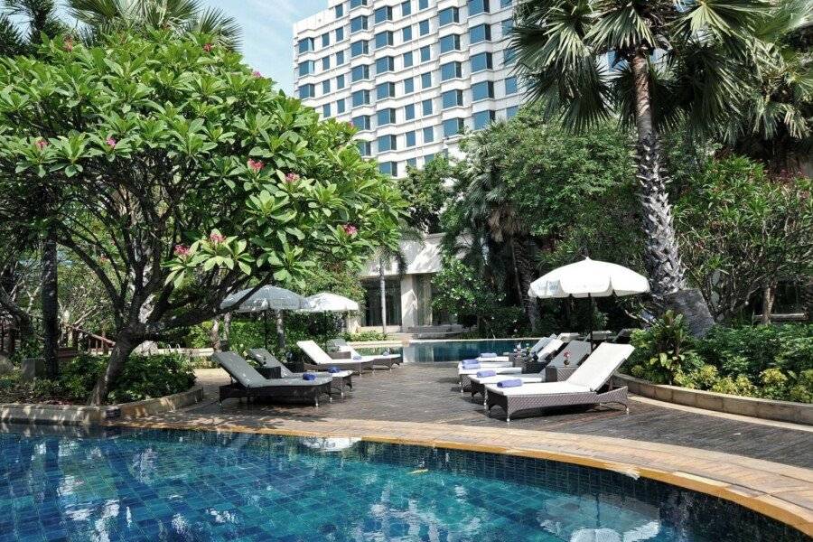 Rama Gardens Hotel Bangkok - SHA Plus Certified outdoor pool,garden