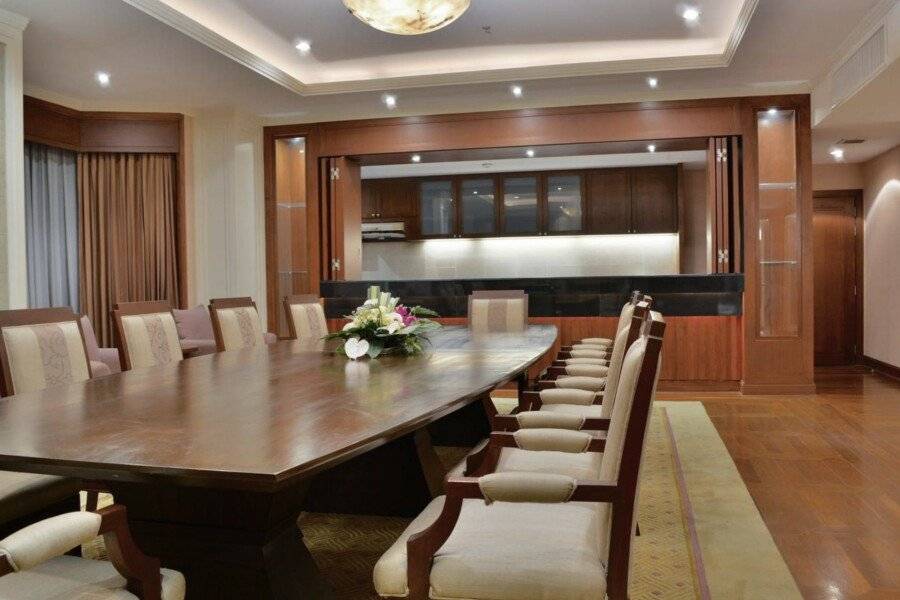 Rama Gardens Hotel Bangkok - SHA Plus Certified conference room