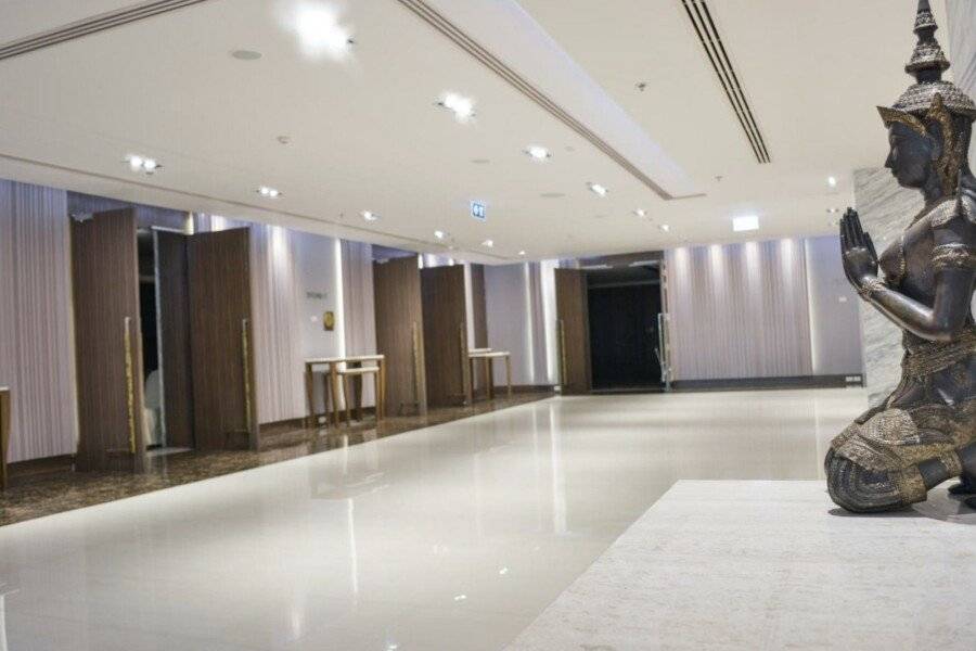 Rama Gardens Hotel Bangkok - SHA Plus Certified lobby