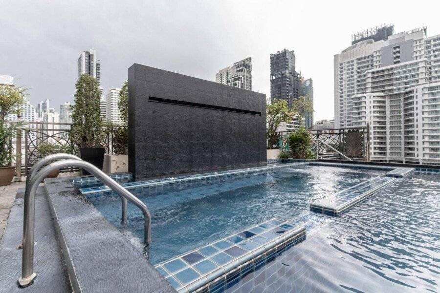 Admiral Premier Bangkok rooftop pool