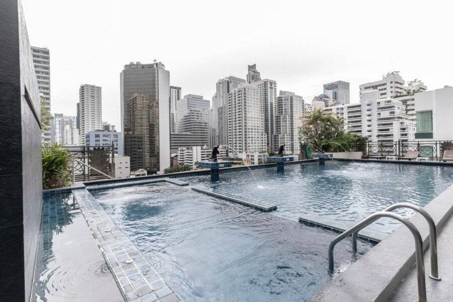 Admiral Premier Bangkok rooftop pool,ocean view