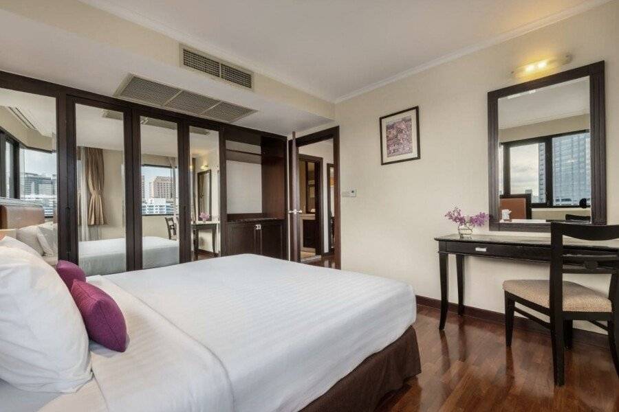 Bandara Suites Silom hotel bedroom