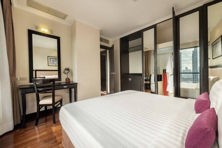 Bandara Suites Silom hotel bedroom