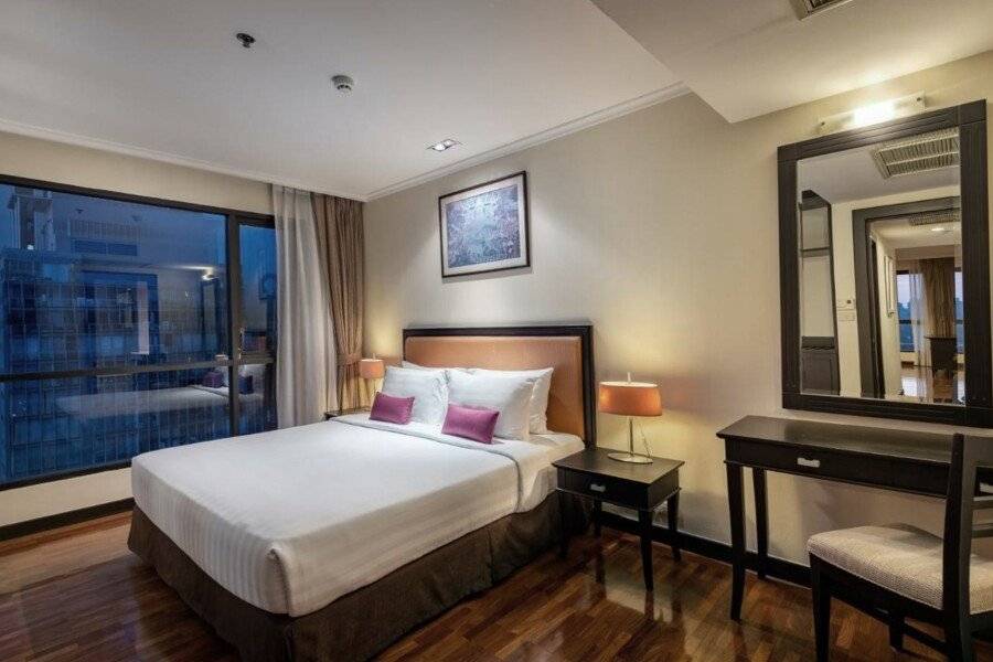 Bandara Suites Silom hotel bedroom