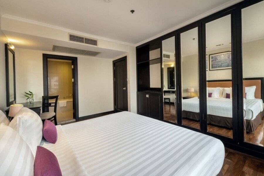 Bandara Suites Silom hotel bedroom