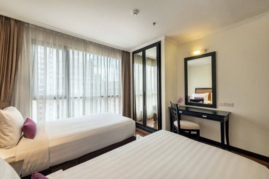 Bandara Suites Silom hotel bedroom