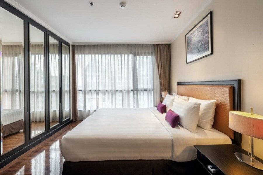 Bandara Suites Silom hotel bedroom