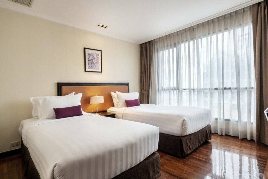 Bandara Suites Silom hotel bedroom