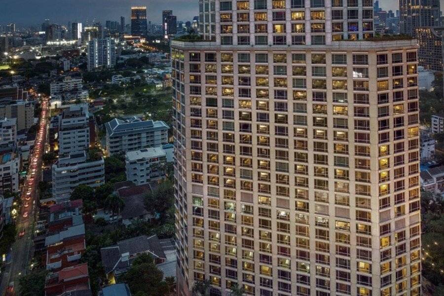 Conrad Bangkok facade, outdoor pool