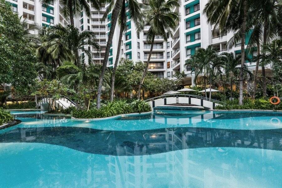 Chatrium Residence Sathon Bangkok outdoor pool,garden