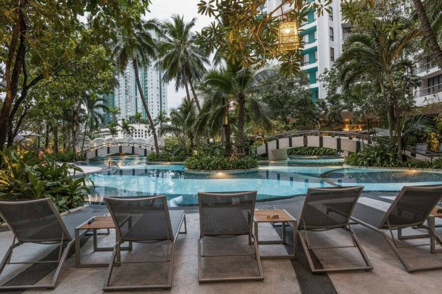 Chatrium Residence Sathon Bangkok outdoor pool,garden