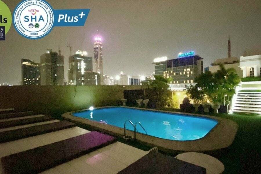 The Victory Residences rooftop pool