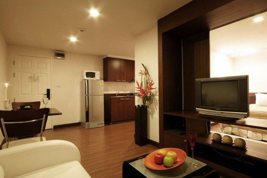 I Residence Hotel Sathorn - SHA Plus hotel bedroom,kitchen