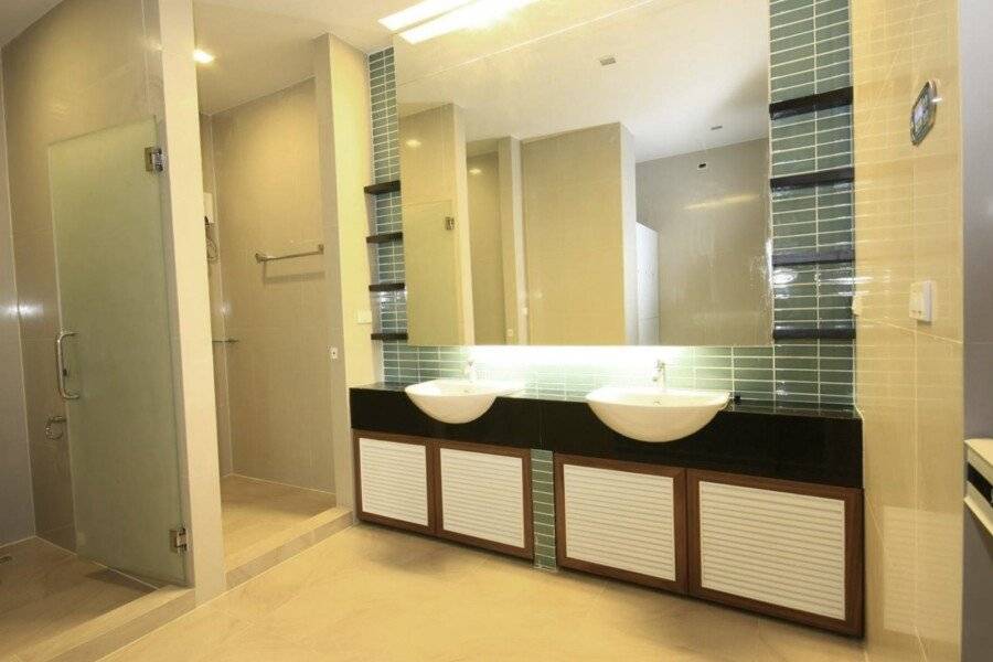 I Residence Hotel Sathorn - SHA Plus bathtub