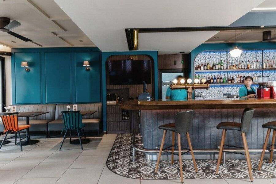 The Dawin Hotel bar