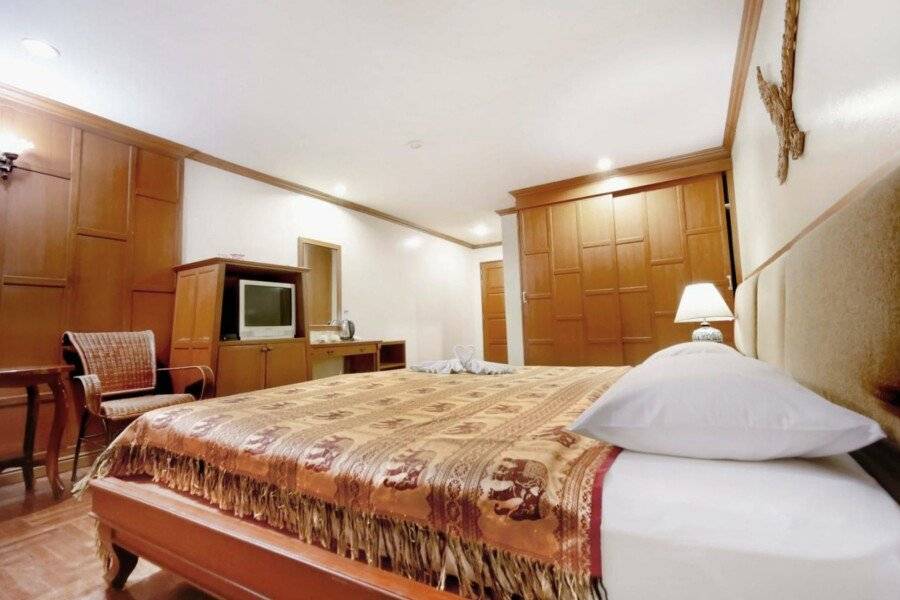 Royal Ivory Sukhumvit Nana hotel bedroom