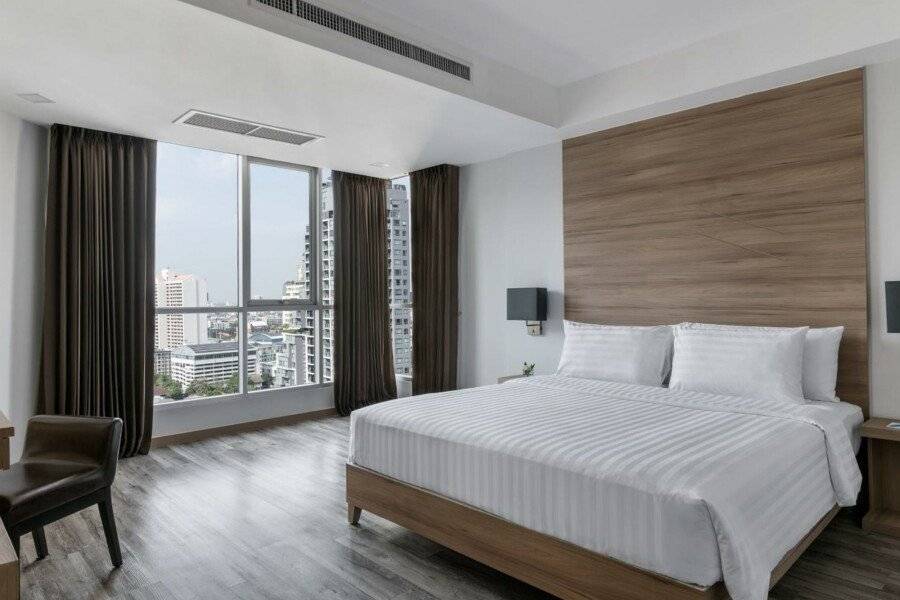 Adelphi Grande Sukhumvit hotel bedroom,city view