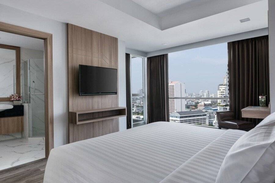 Adelphi Grande Sukhumvit hotel bedroom,ocean view