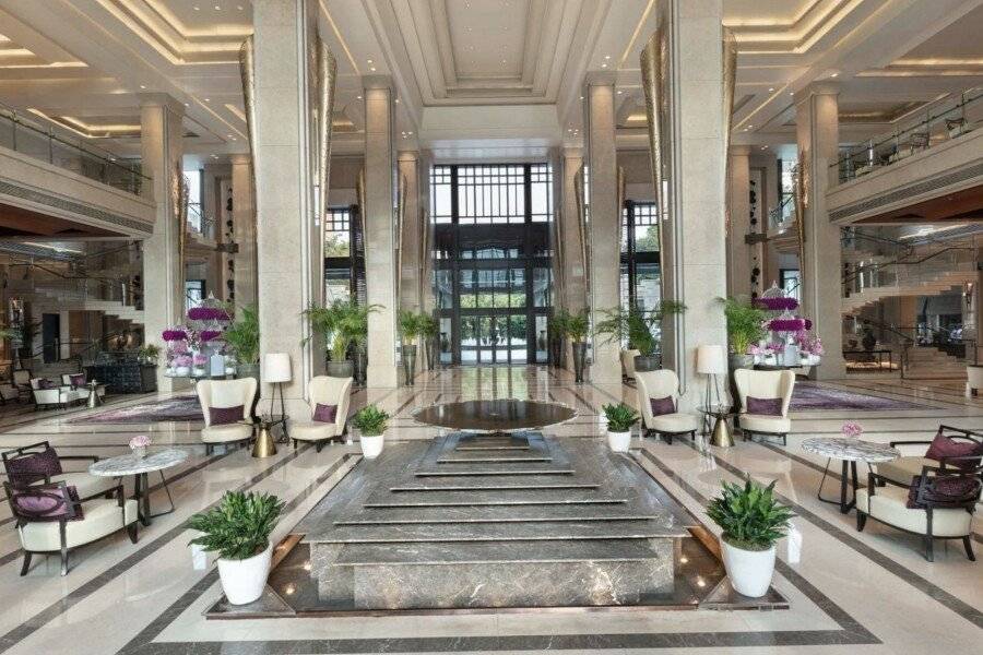 Siam Kempinski Hotel lobby