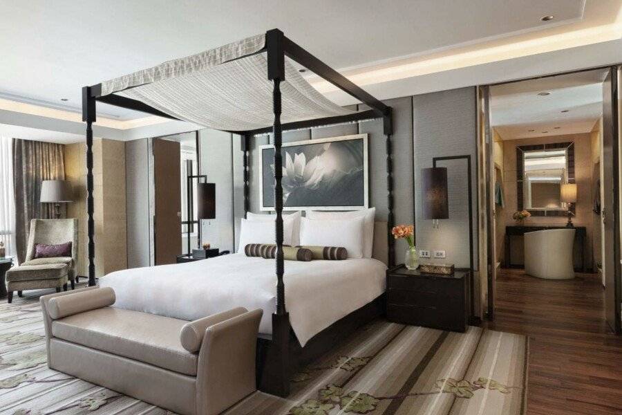 Siam Kempinski Hotel hotel bedroom