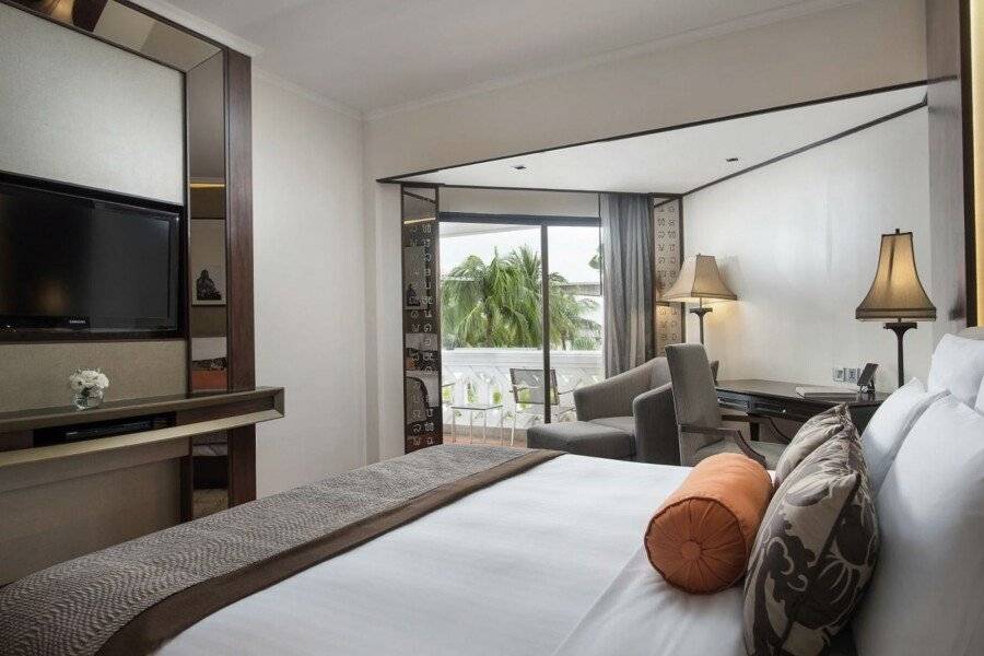 Anantara Riverside Resort hotel bedroom