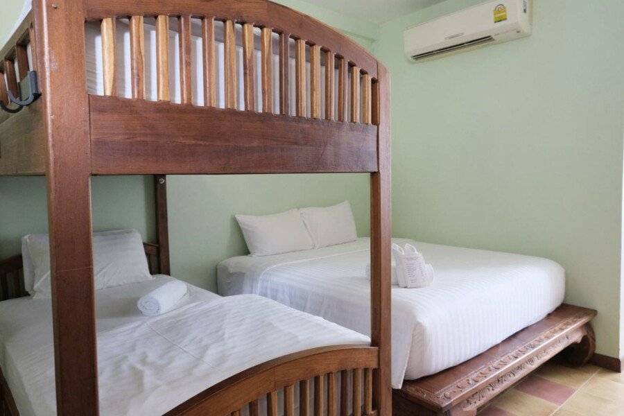 Feung Nakorn Balcony Rooms and Cafe hotel bedroom