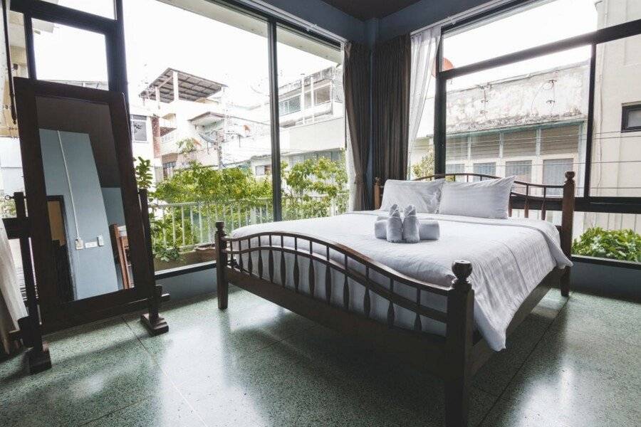 Feung Nakorn Balcony Rooms and Cafe hotel bedroom