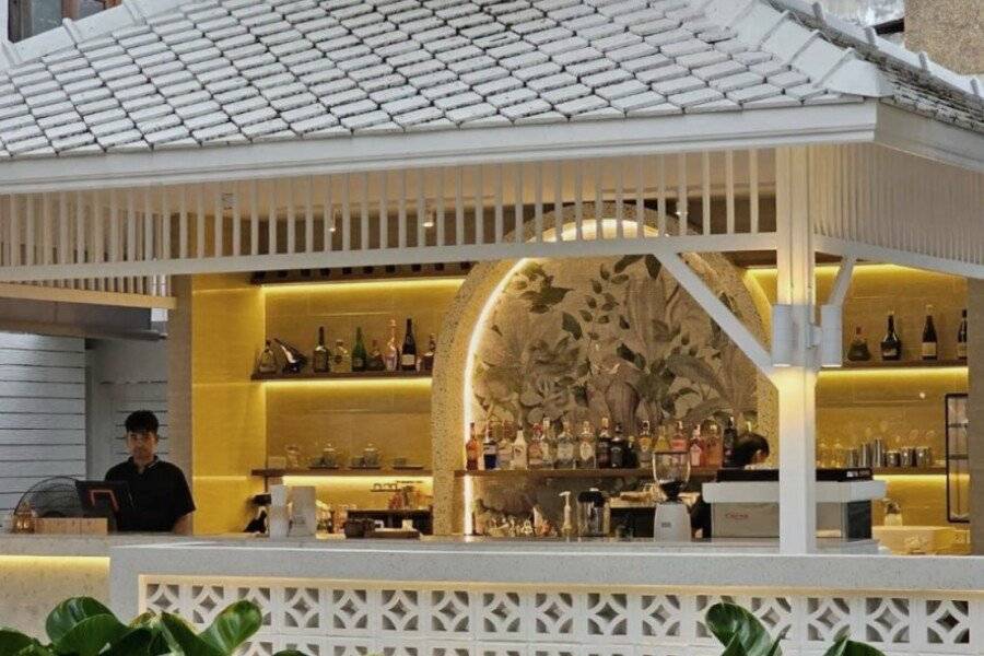 Feung Nakorn Balcony Rooms and Cafe bar