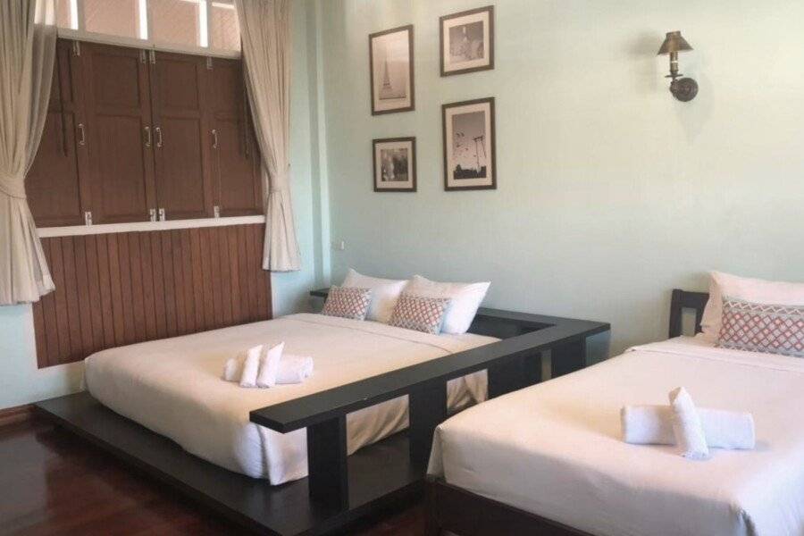 Feung Nakorn Balcony Rooms and Cafe hotel bedroom