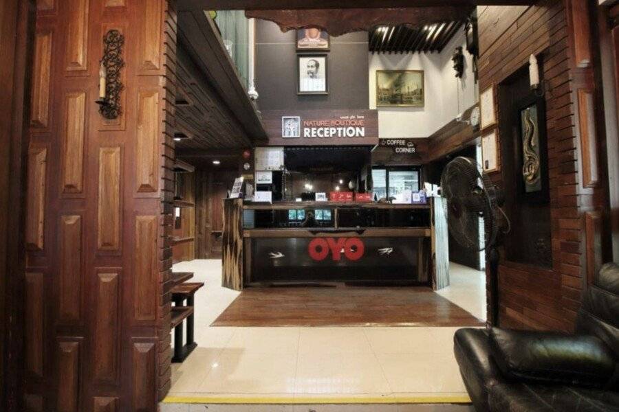 Super OYO Capital O 564 Nature Boutique Hotel lobby, front desk