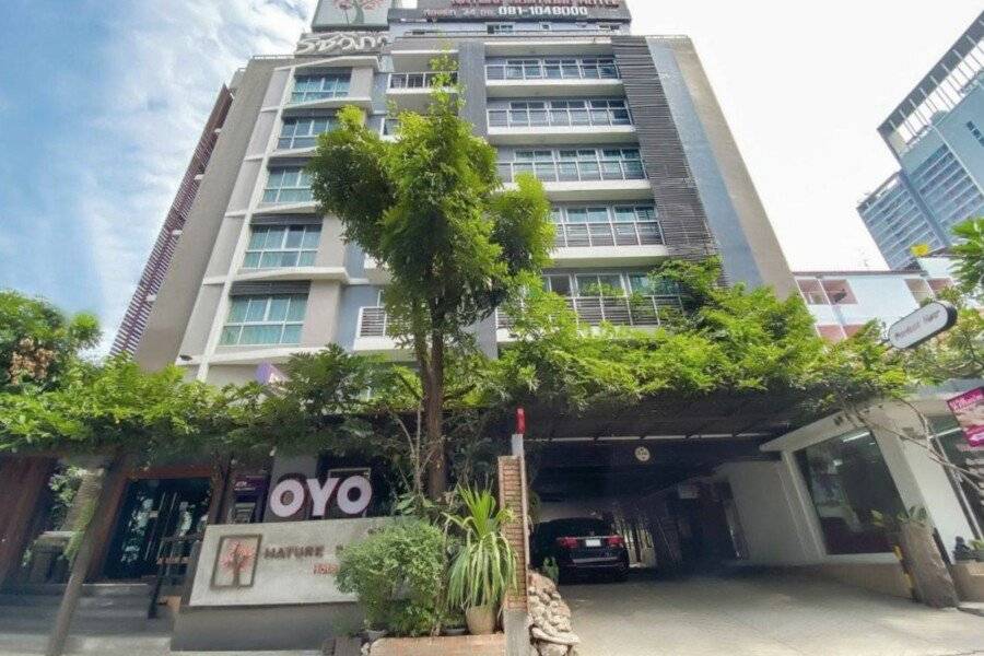 Super OYO Capital O 564 Nature Boutique Hotel facade, parking